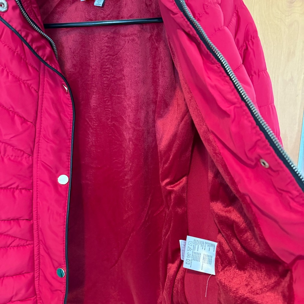 Red Jacket - Picture 5 of 7